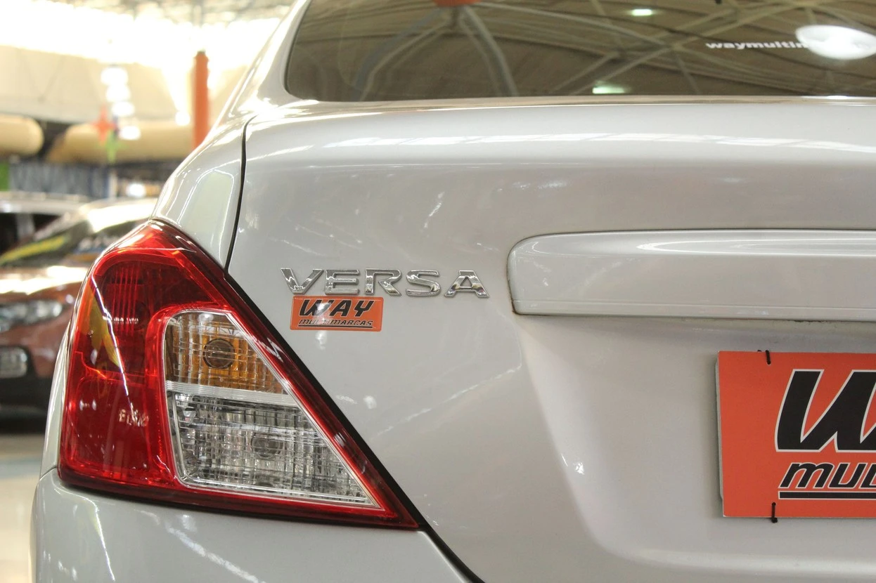 NISSAN VERSA
