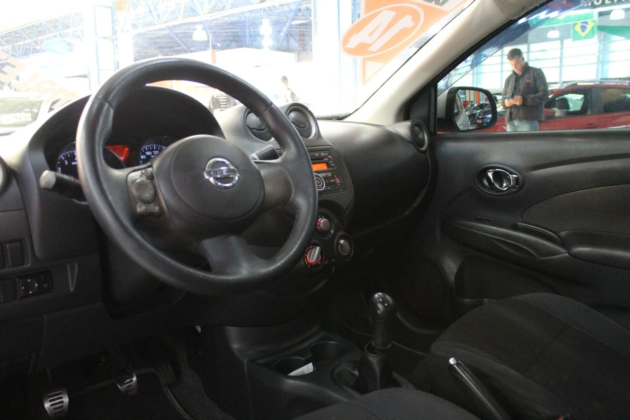 NISSAN VERSA