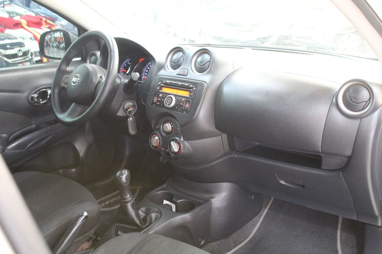 NISSAN VERSA