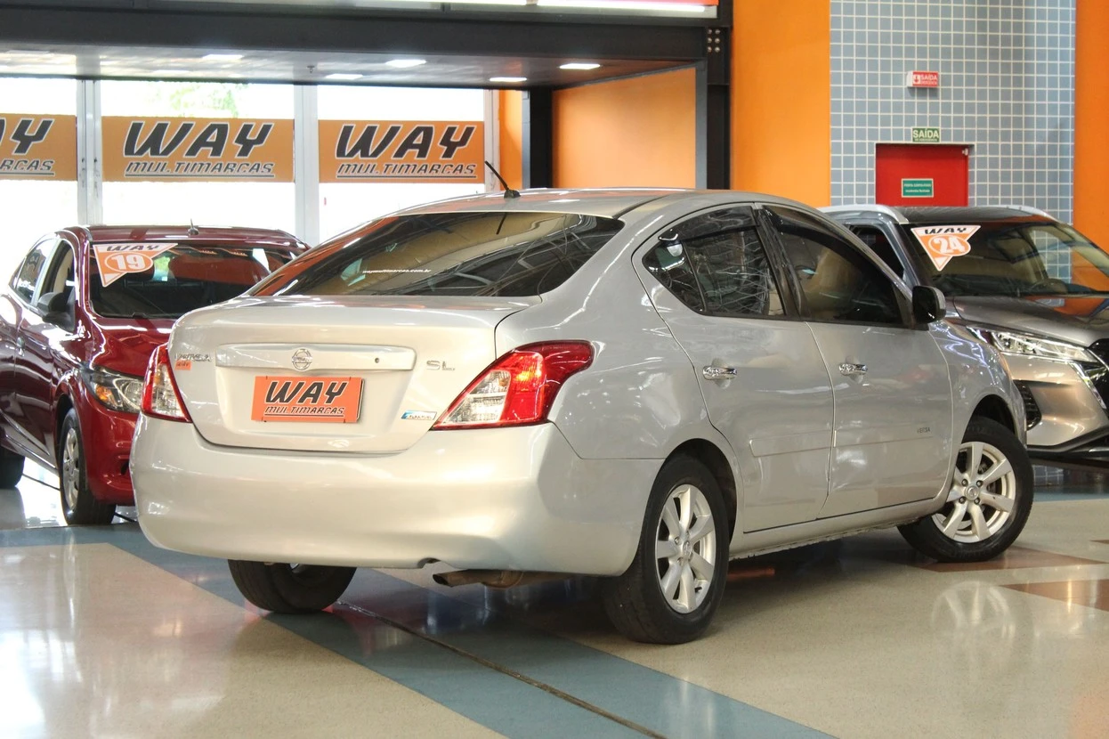 NISSAN VERSA