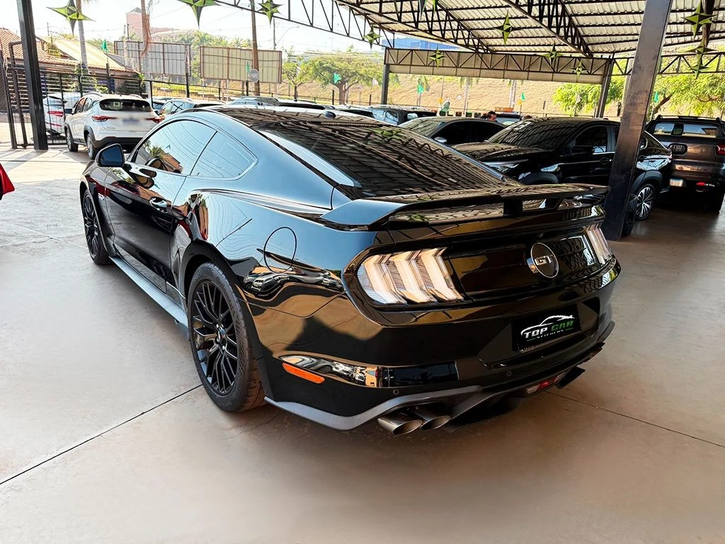 FORD MUSTANG