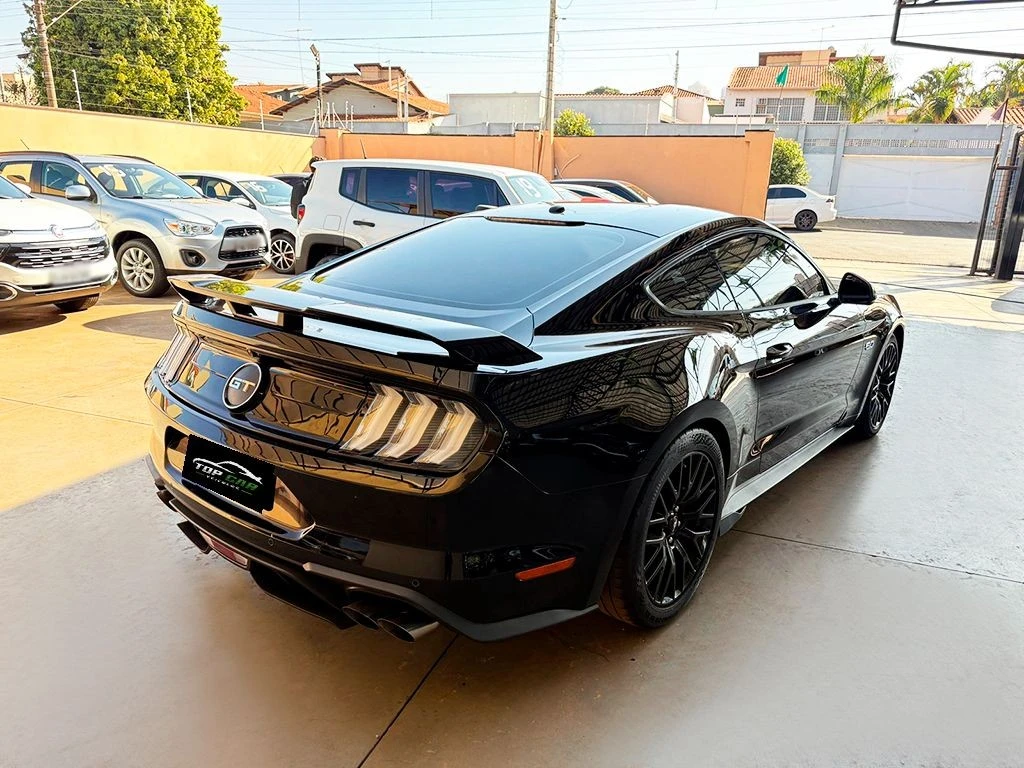 FORD MUSTANG