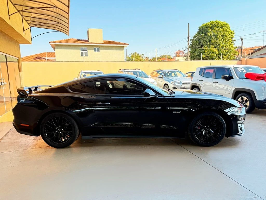 FORD MUSTANG