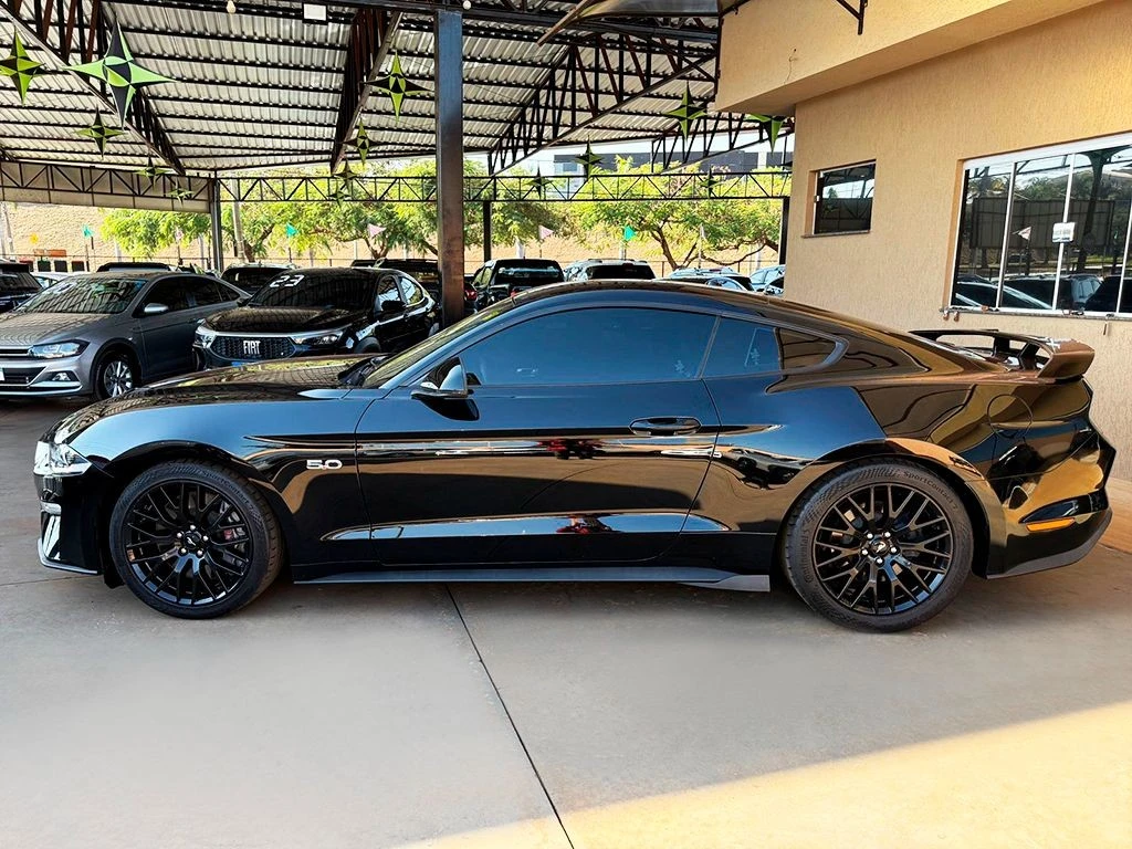 FORD MUSTANG