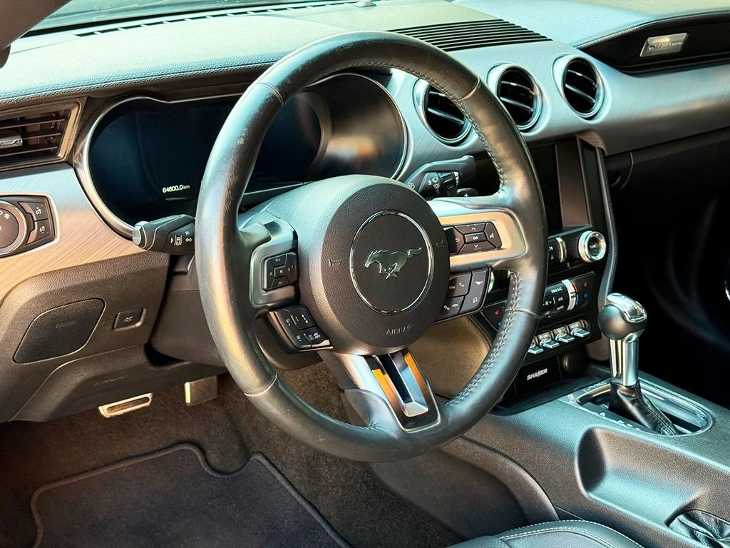 FORD MUSTANG