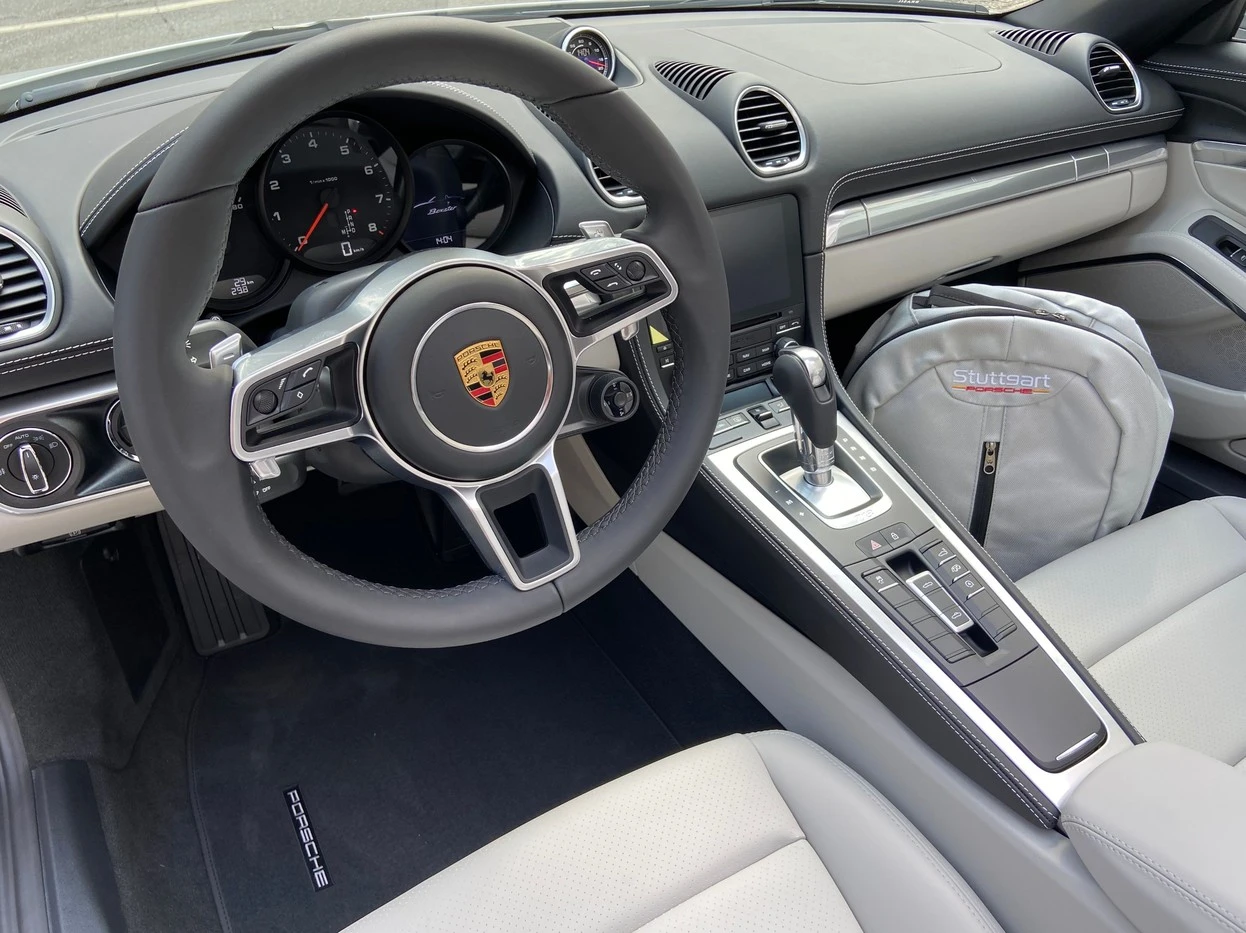 PORSCHE 718