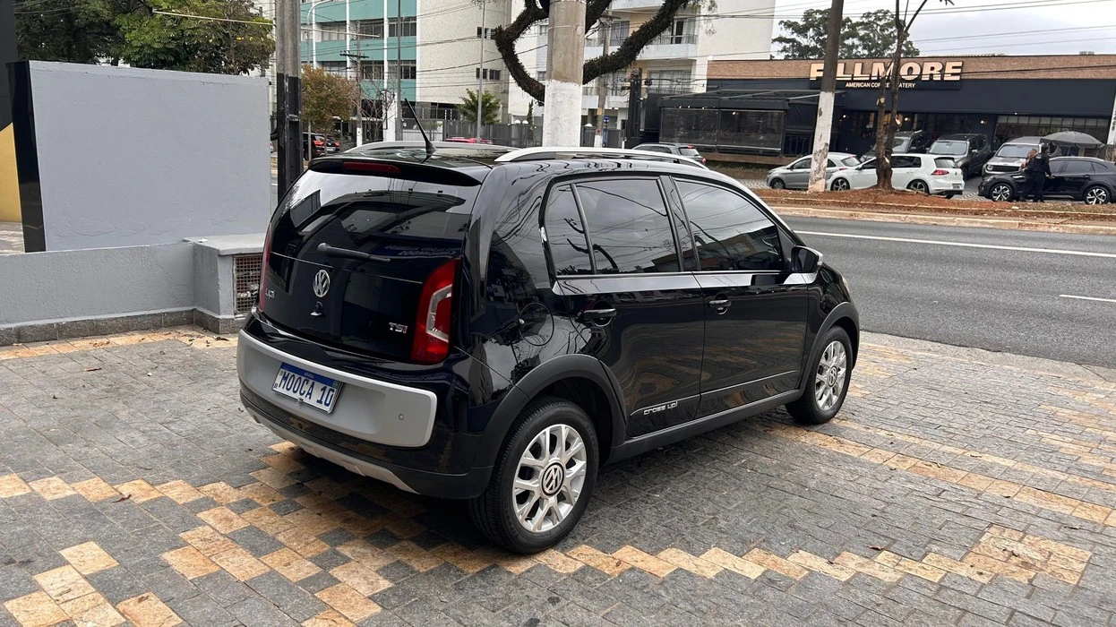 VOLKSWAGEN CROSS UP