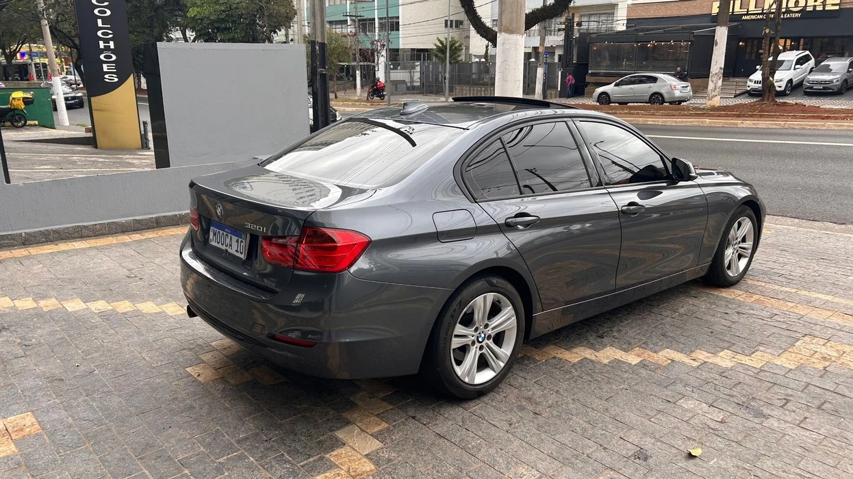 BMW 320I