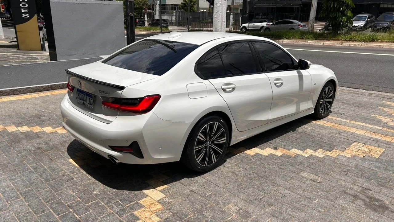 BMW 320i