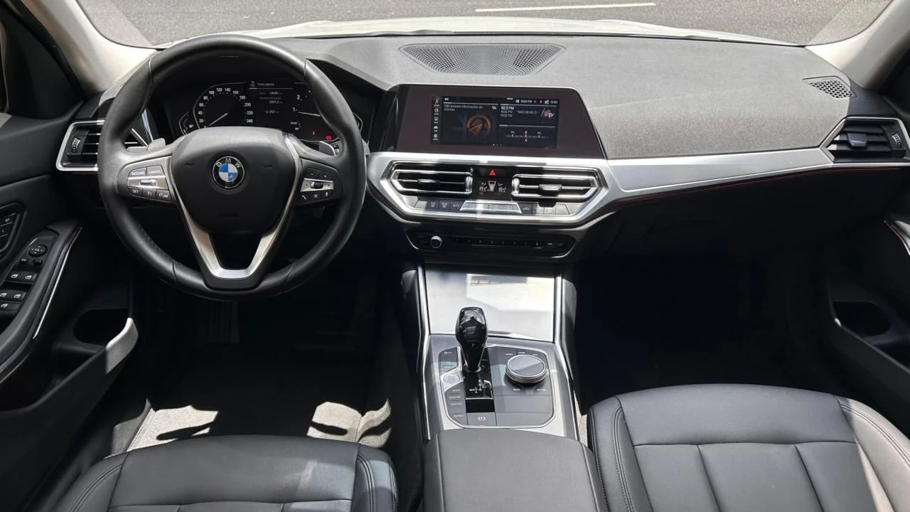 BMW 320i
