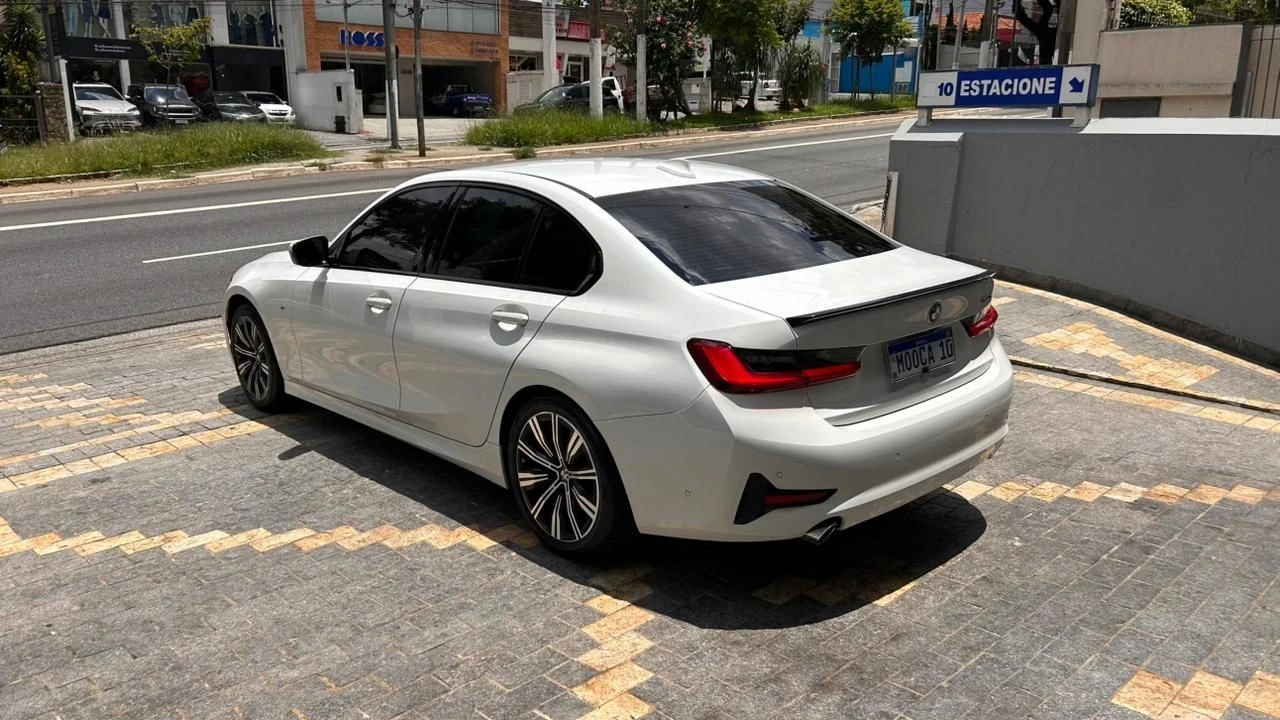 BMW 320i