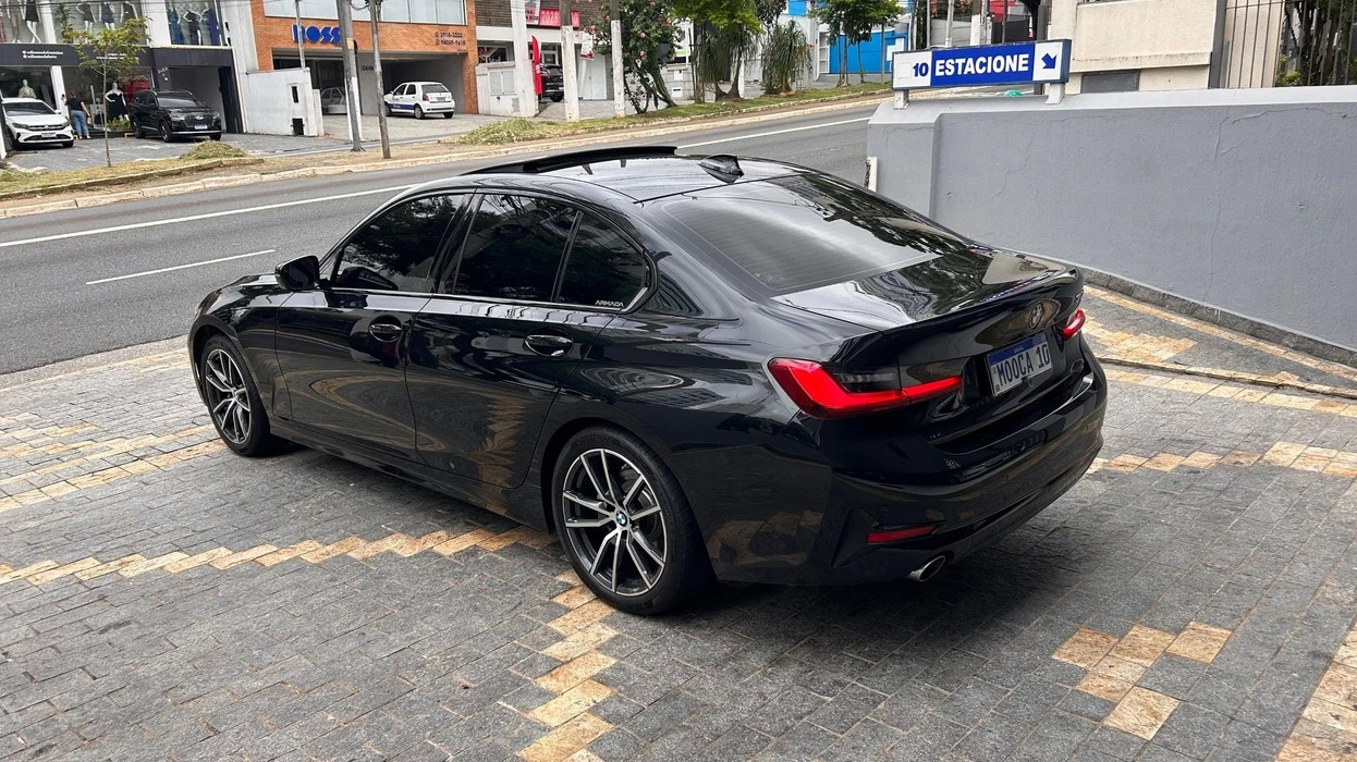 BMW 320i