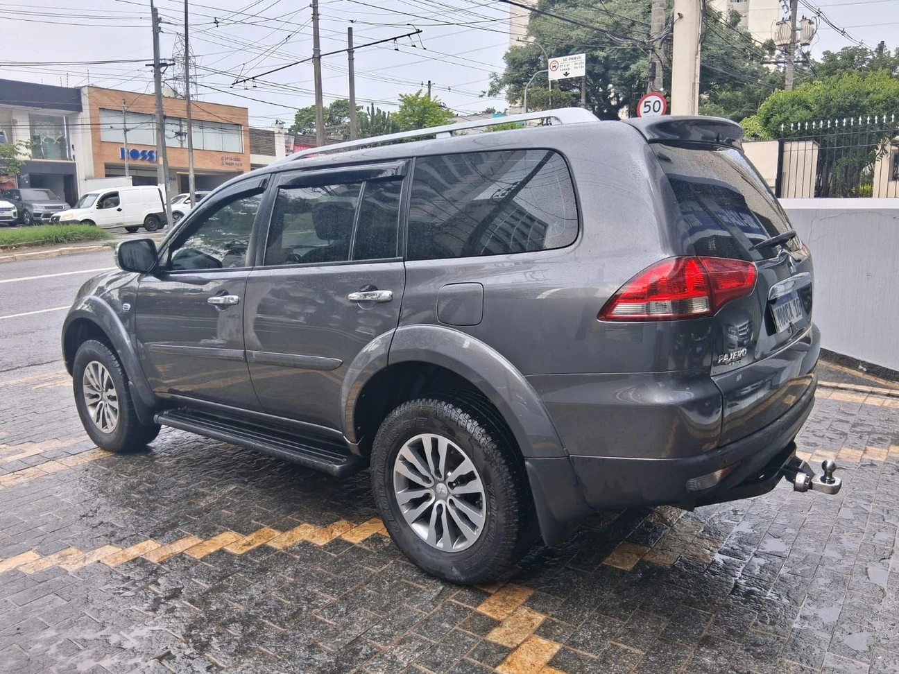 MITSUBISHI PAJERO