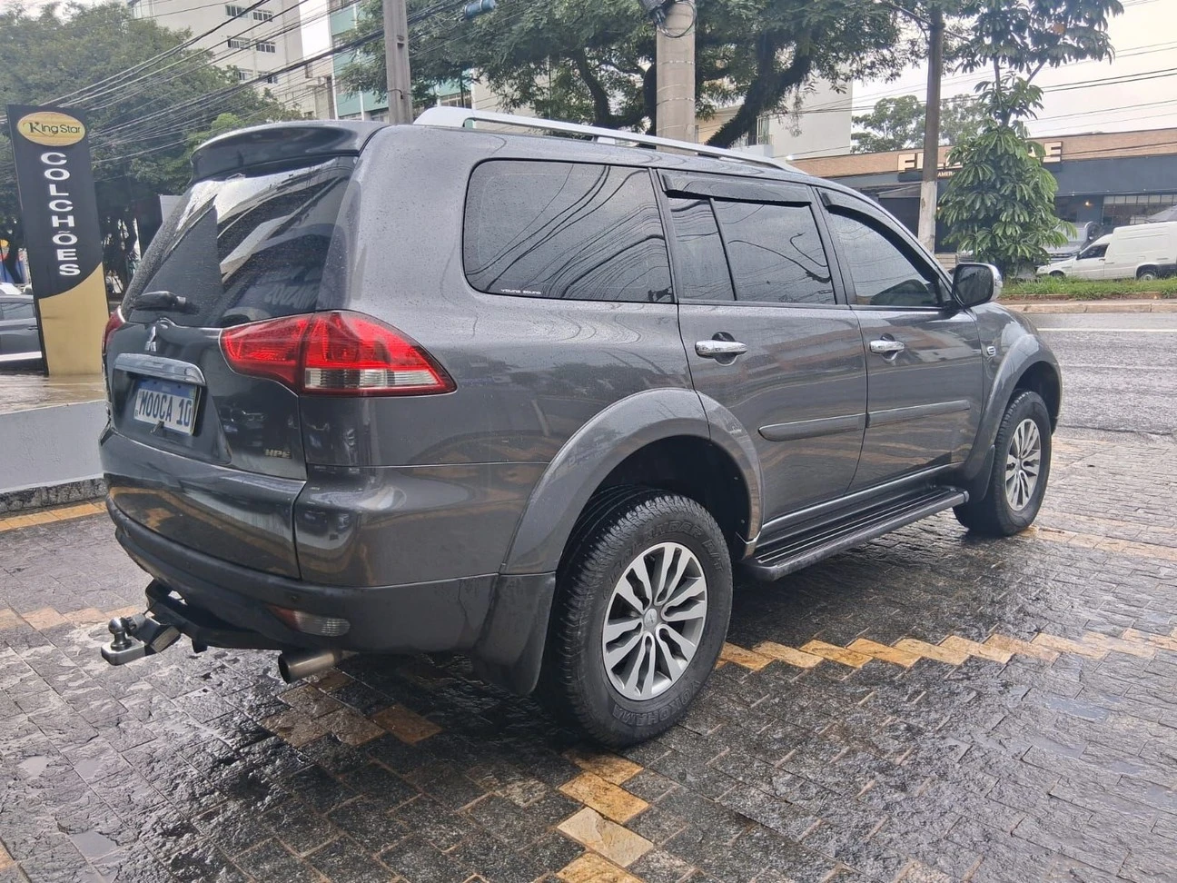 MITSUBISHI PAJERO