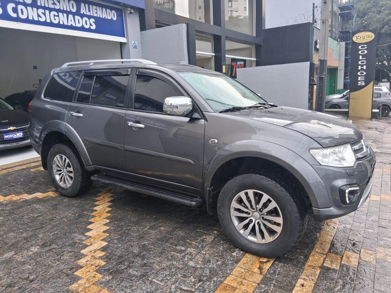 MITSUBISHI PAJERO