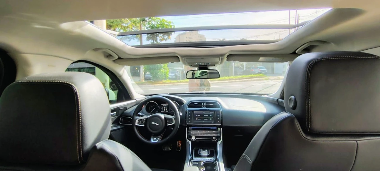 JAGUAR XE