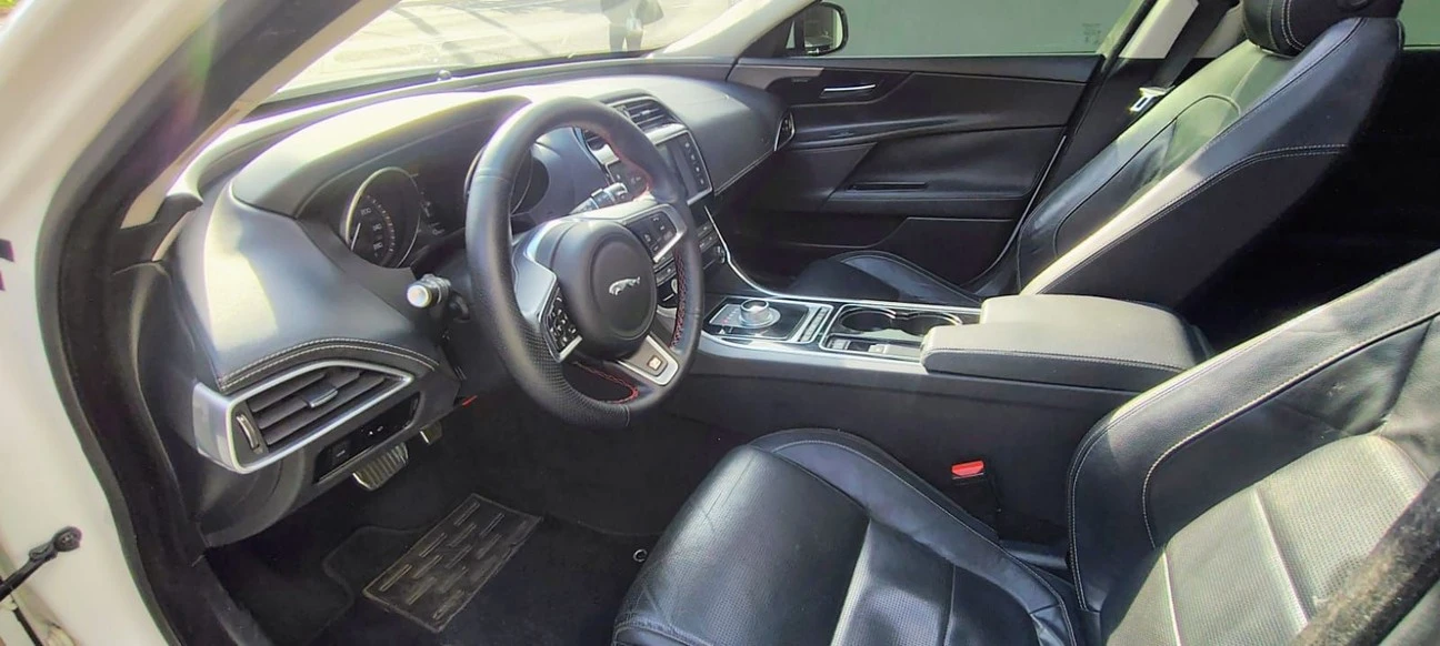 JAGUAR XE
