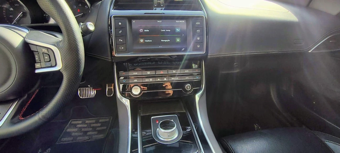 JAGUAR XE
