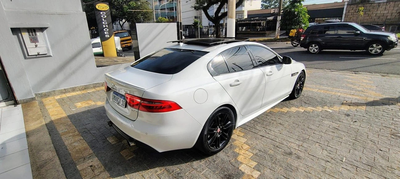 JAGUAR XE