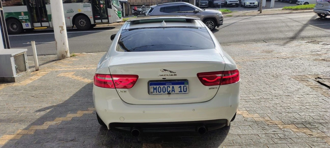 JAGUAR XE