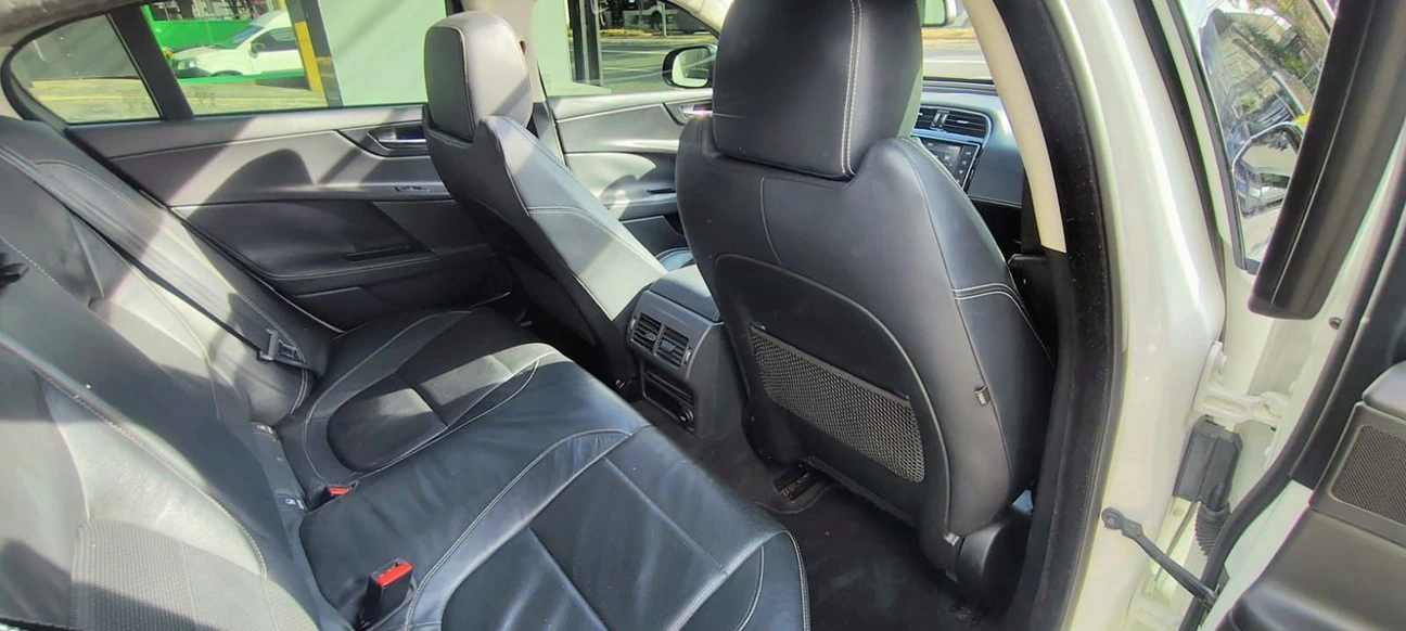 JAGUAR XE