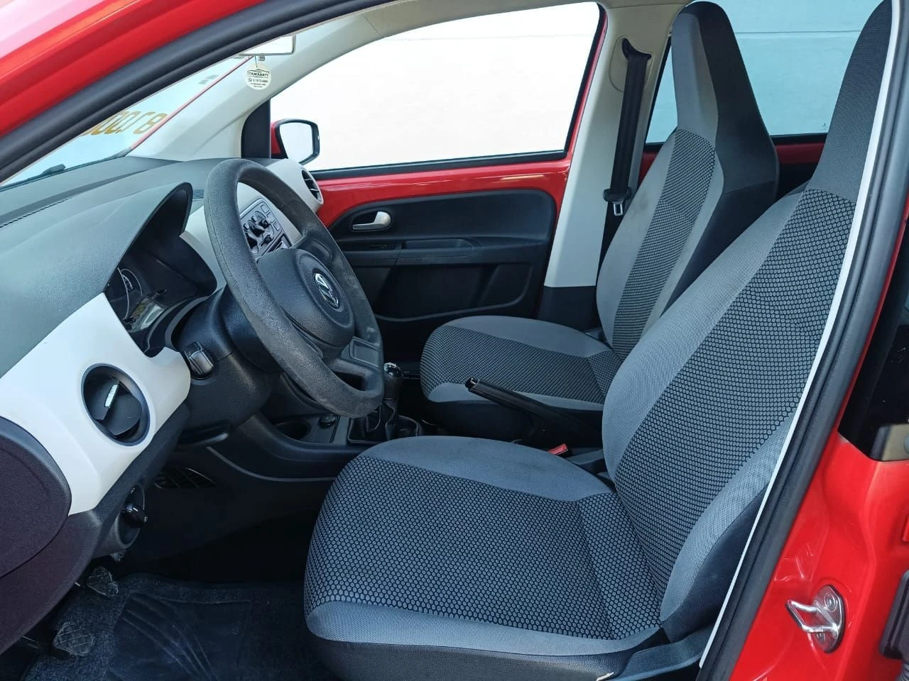 VOLKSWAGEN UP