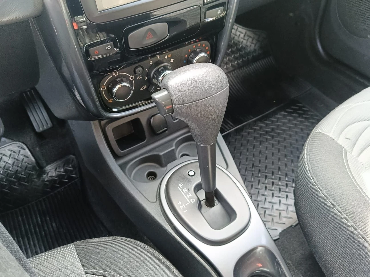 RENAULT DUSTER