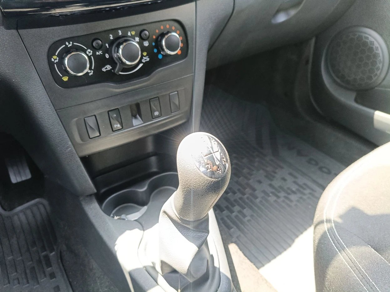 RENAULT LOGAN