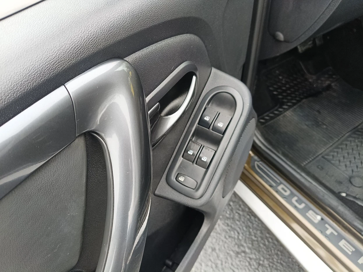 RENAULT DUSTER
