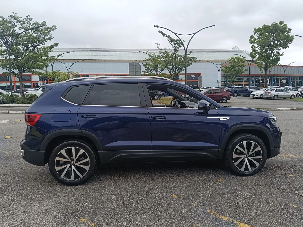 VOLKSWAGEN TAOS