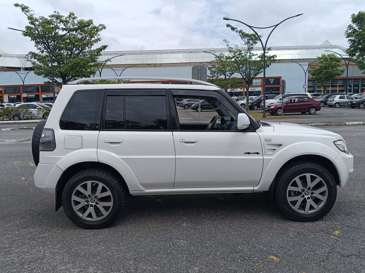 MITSUBISHI PAJERO TR4