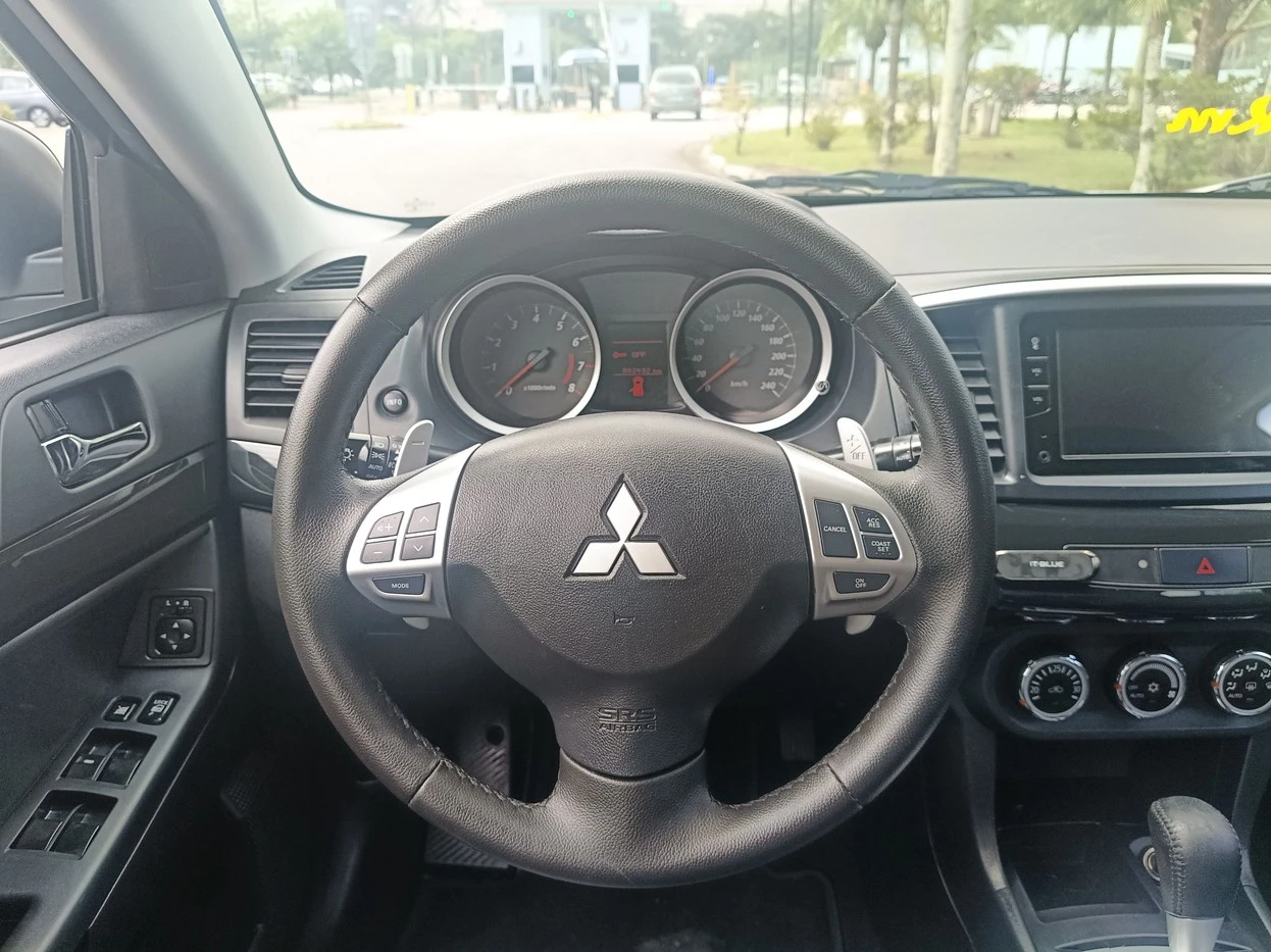 MITSUBISHI LANCER