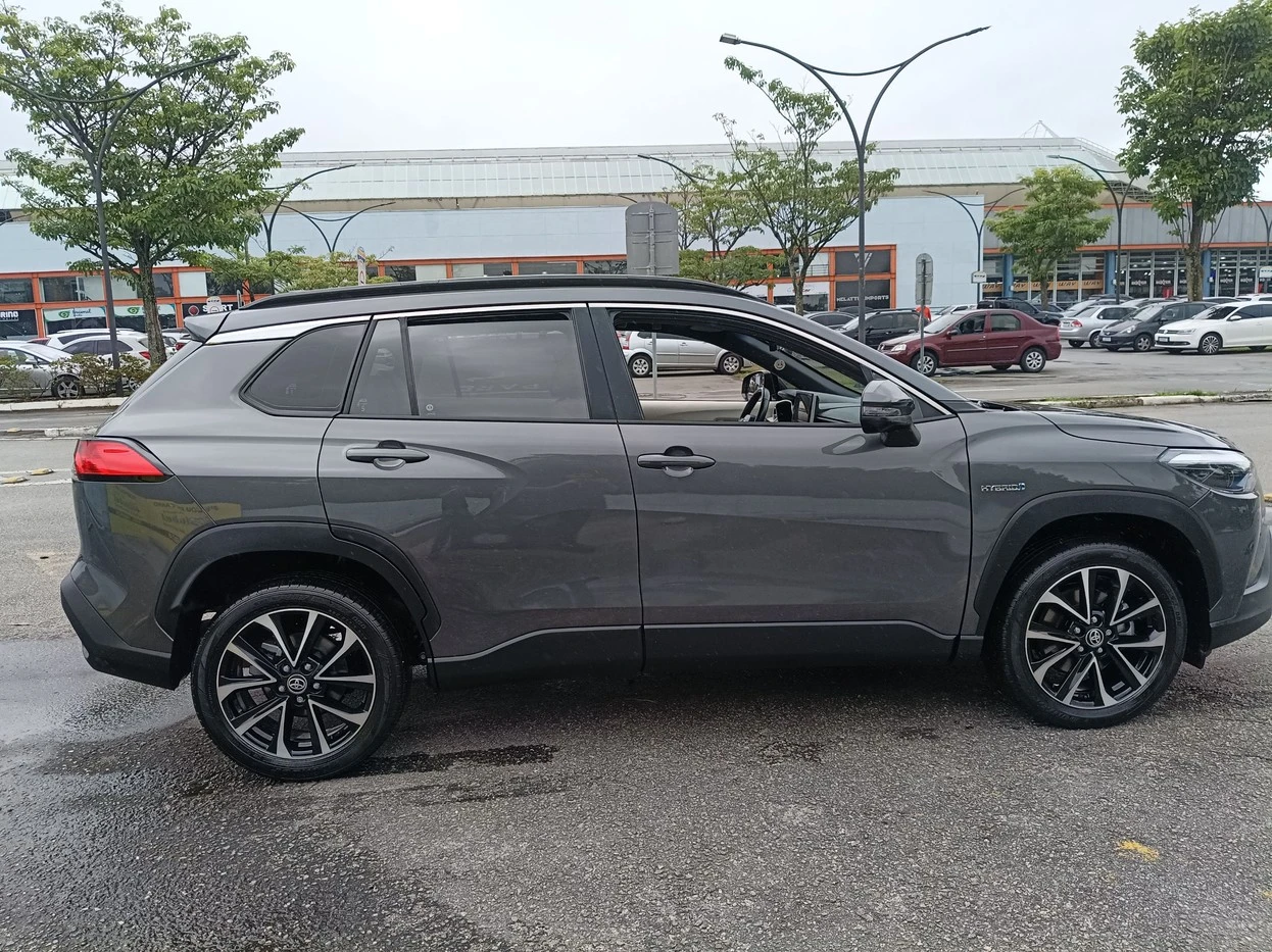 TOYOTA COROLLA CROSS