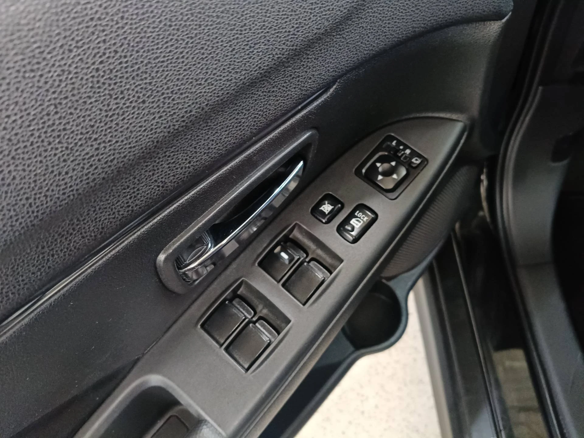 MITSUBISHI ASX