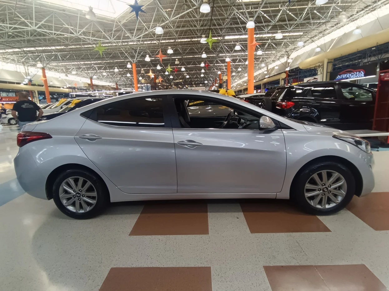 HYUNDAI ELANTRA