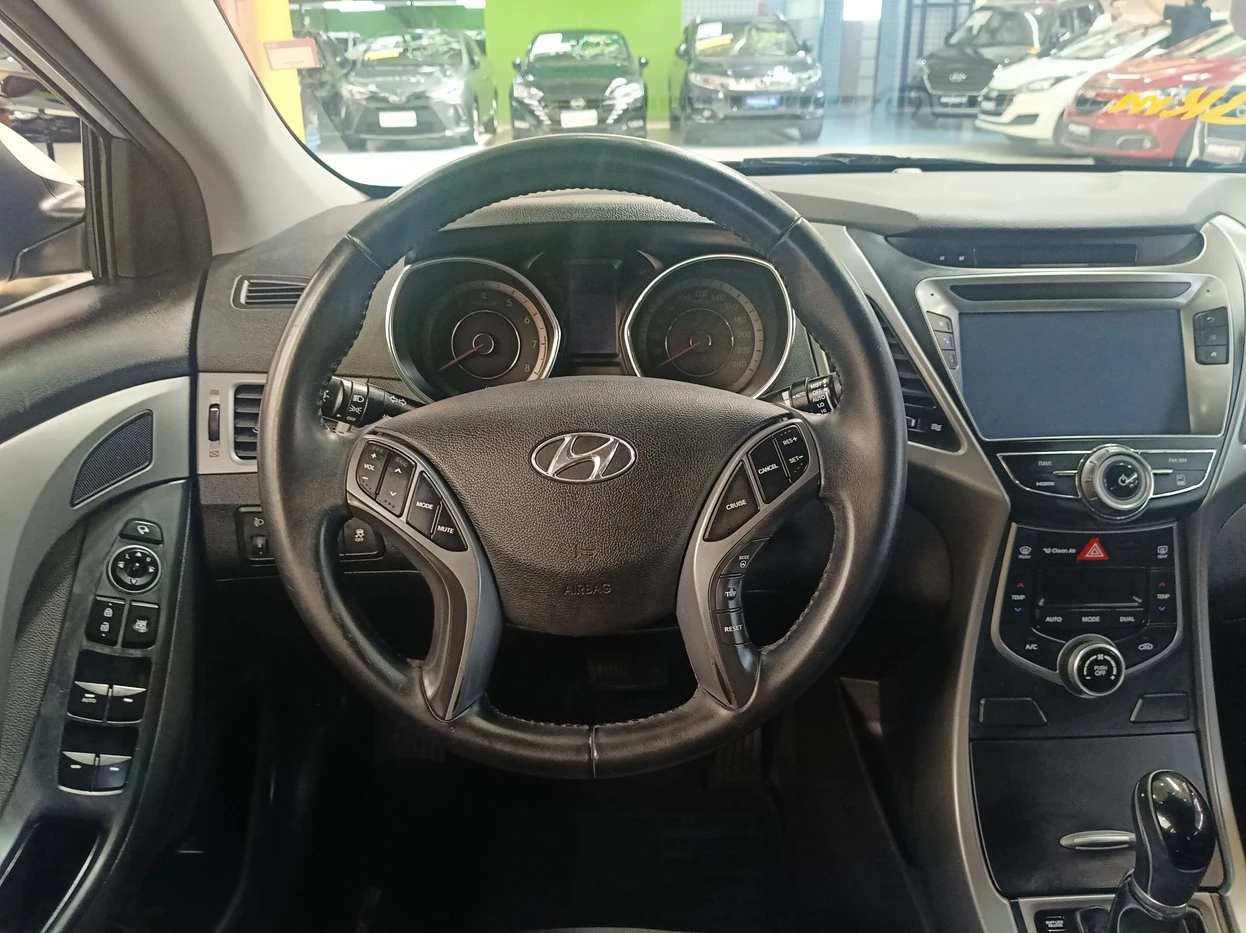 HYUNDAI ELANTRA