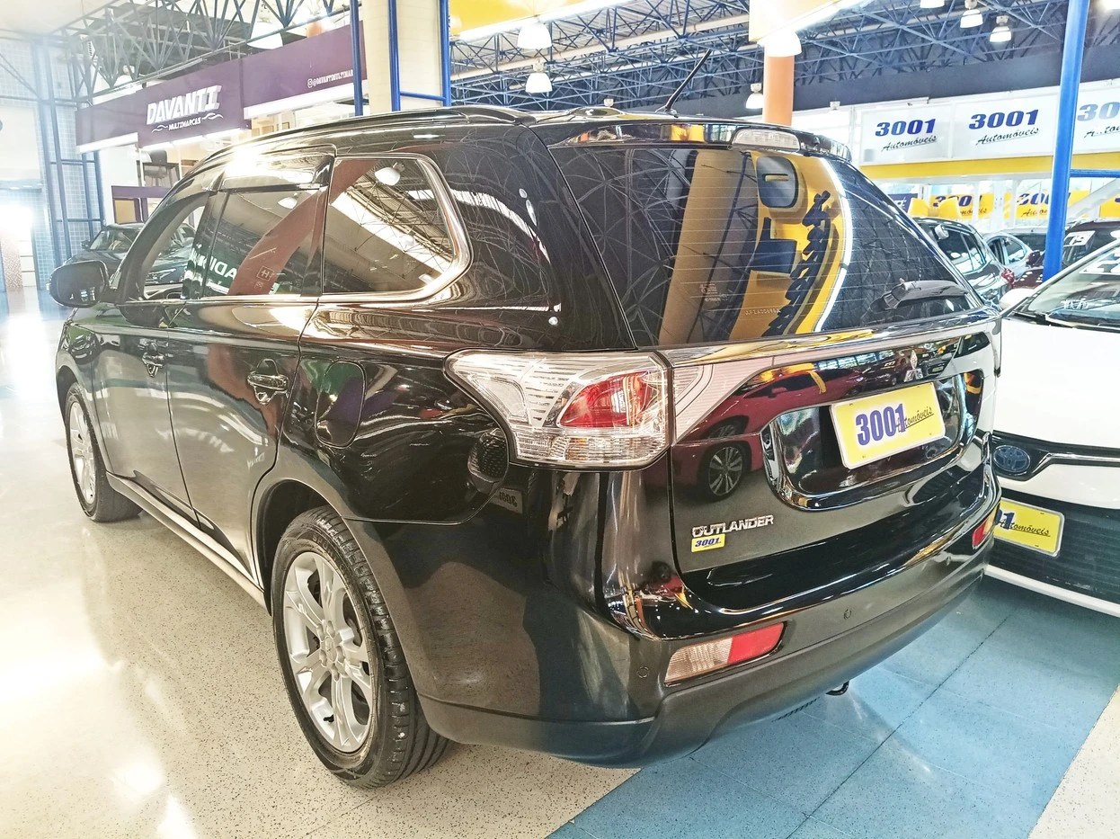 MITSUBISHI OUTLANDER