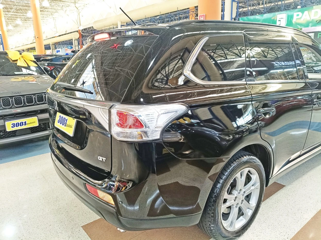 MITSUBISHI OUTLANDER