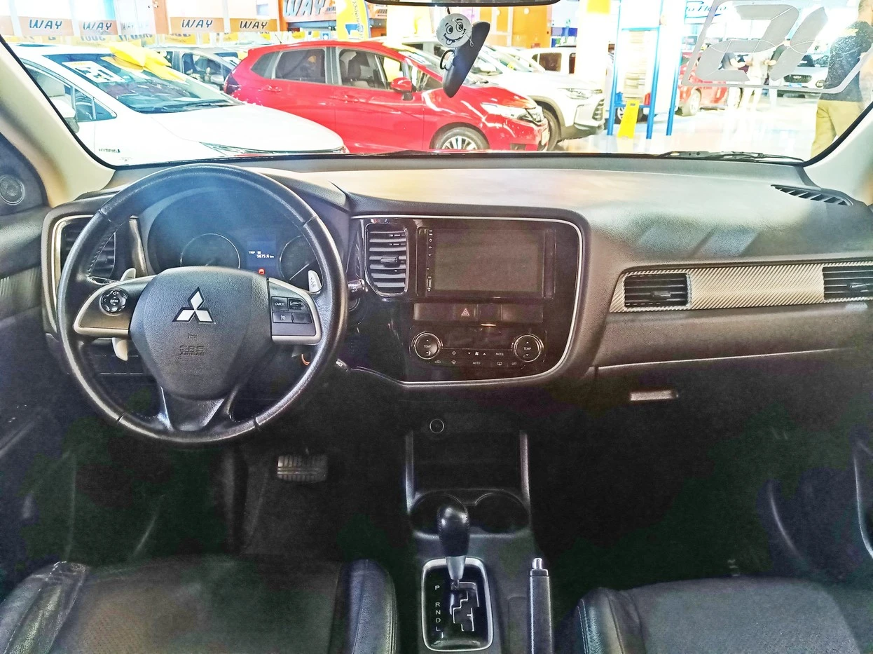 MITSUBISHI OUTLANDER