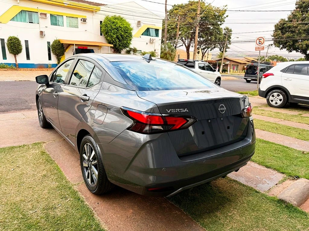 NISSAN VERSA