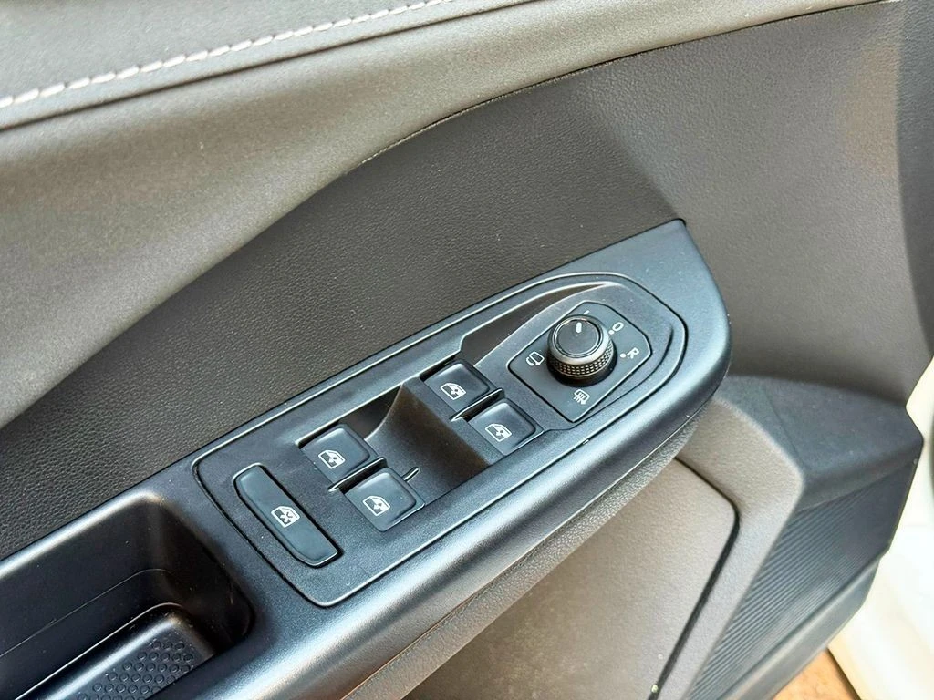 VOLKSWAGEN TAOS