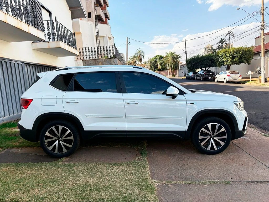 VOLKSWAGEN TAOS