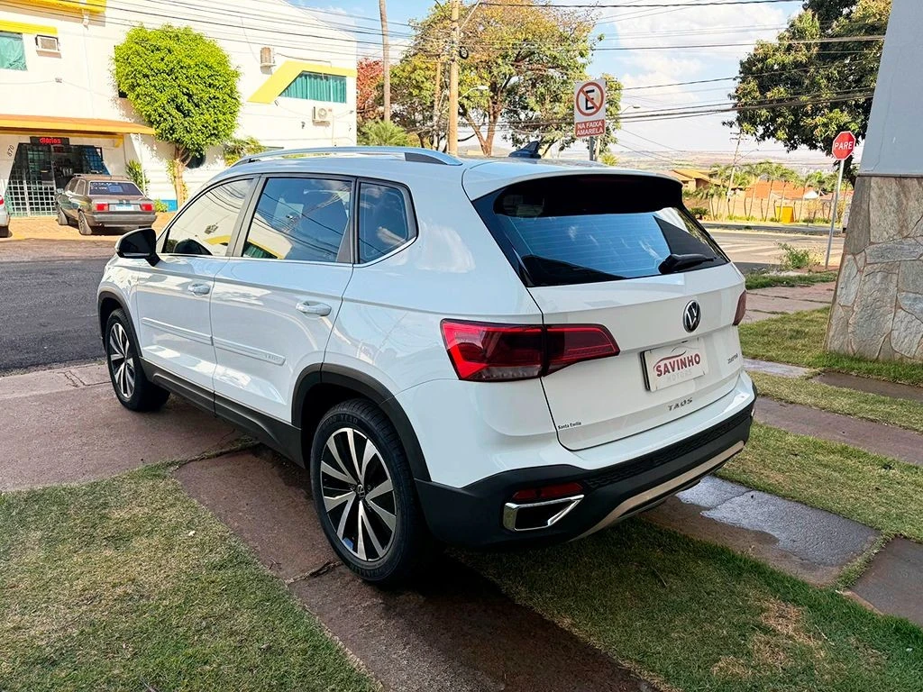 VOLKSWAGEN TAOS
