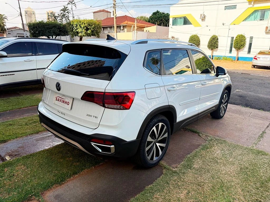 VOLKSWAGEN TAOS