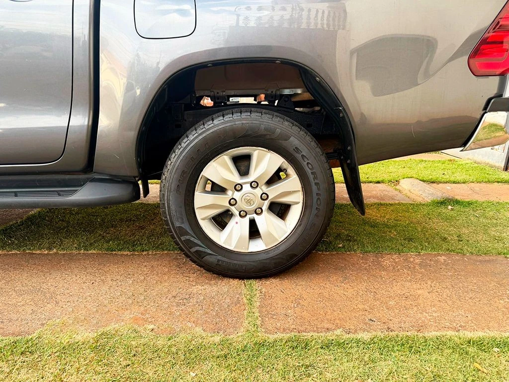 TOYOTA HILUX
