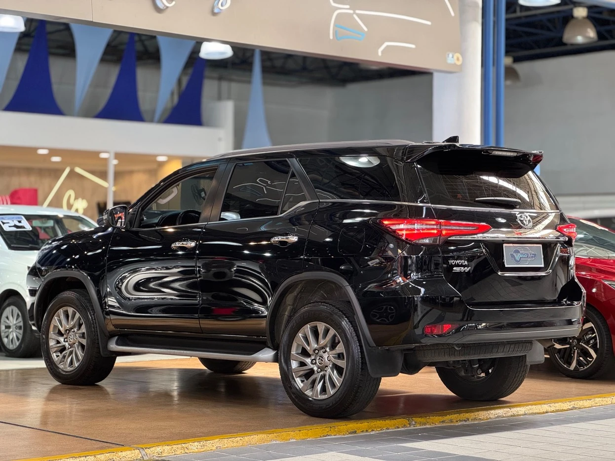 TOYOTA HILUX SW4