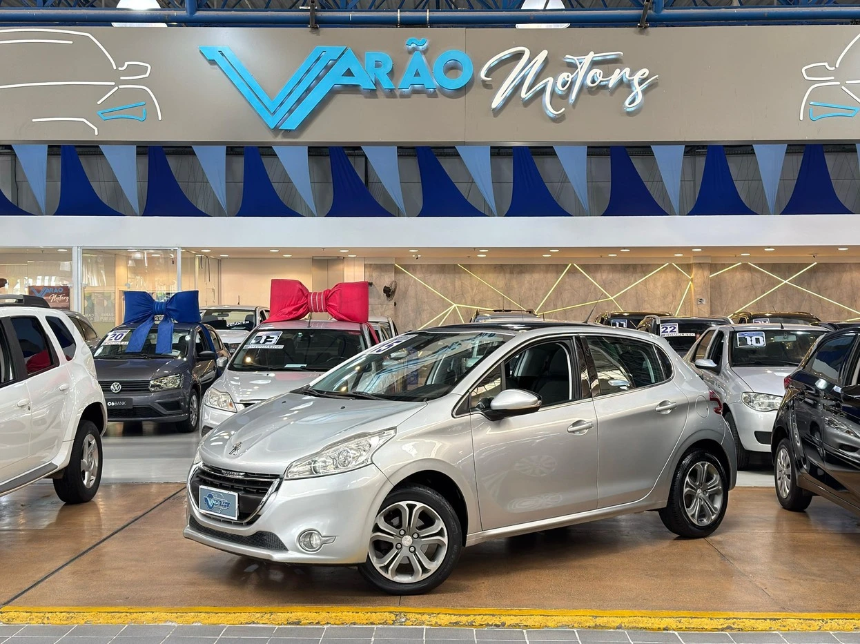 PEUGEOT 208