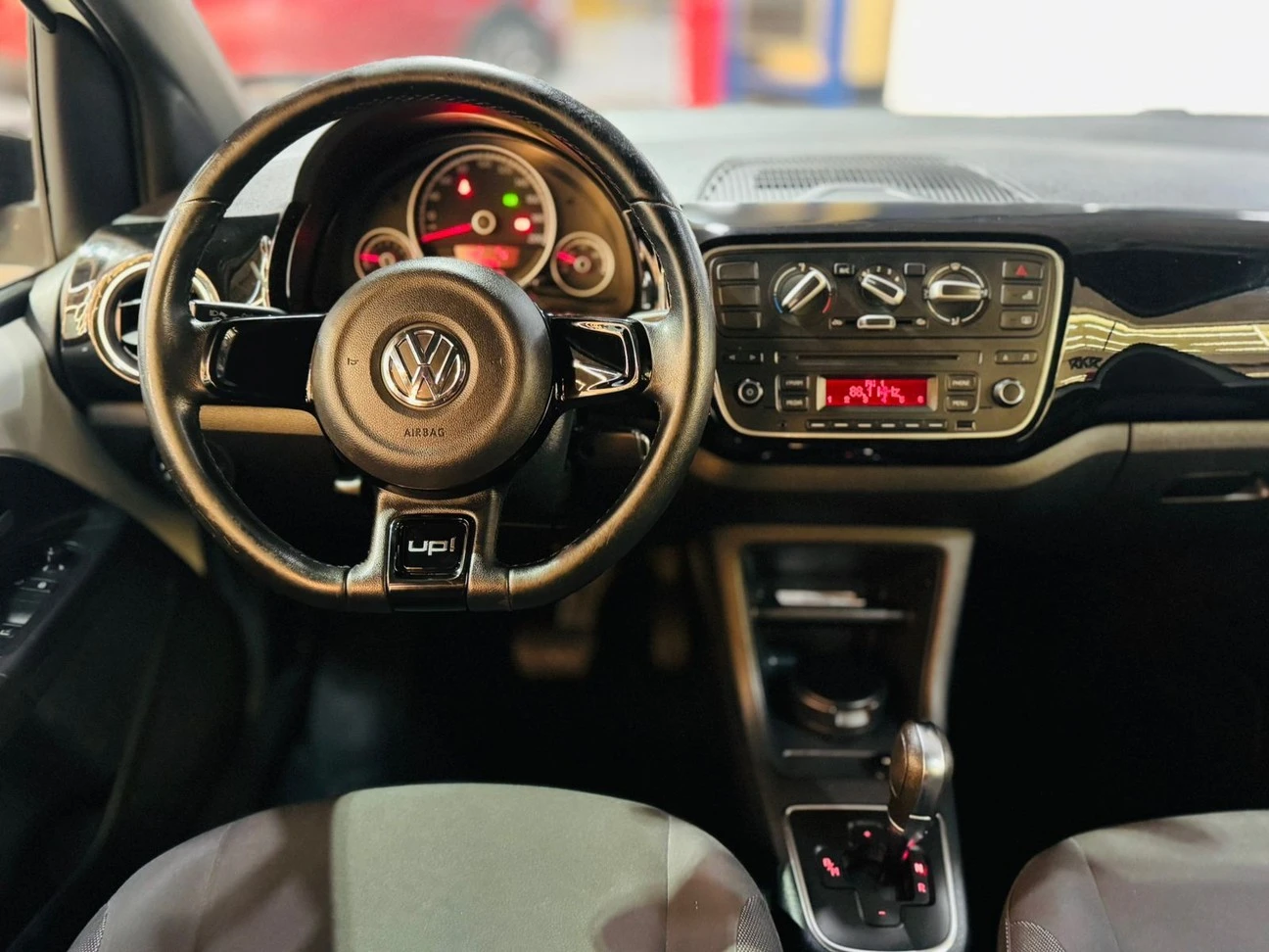 VOLKSWAGEN UP