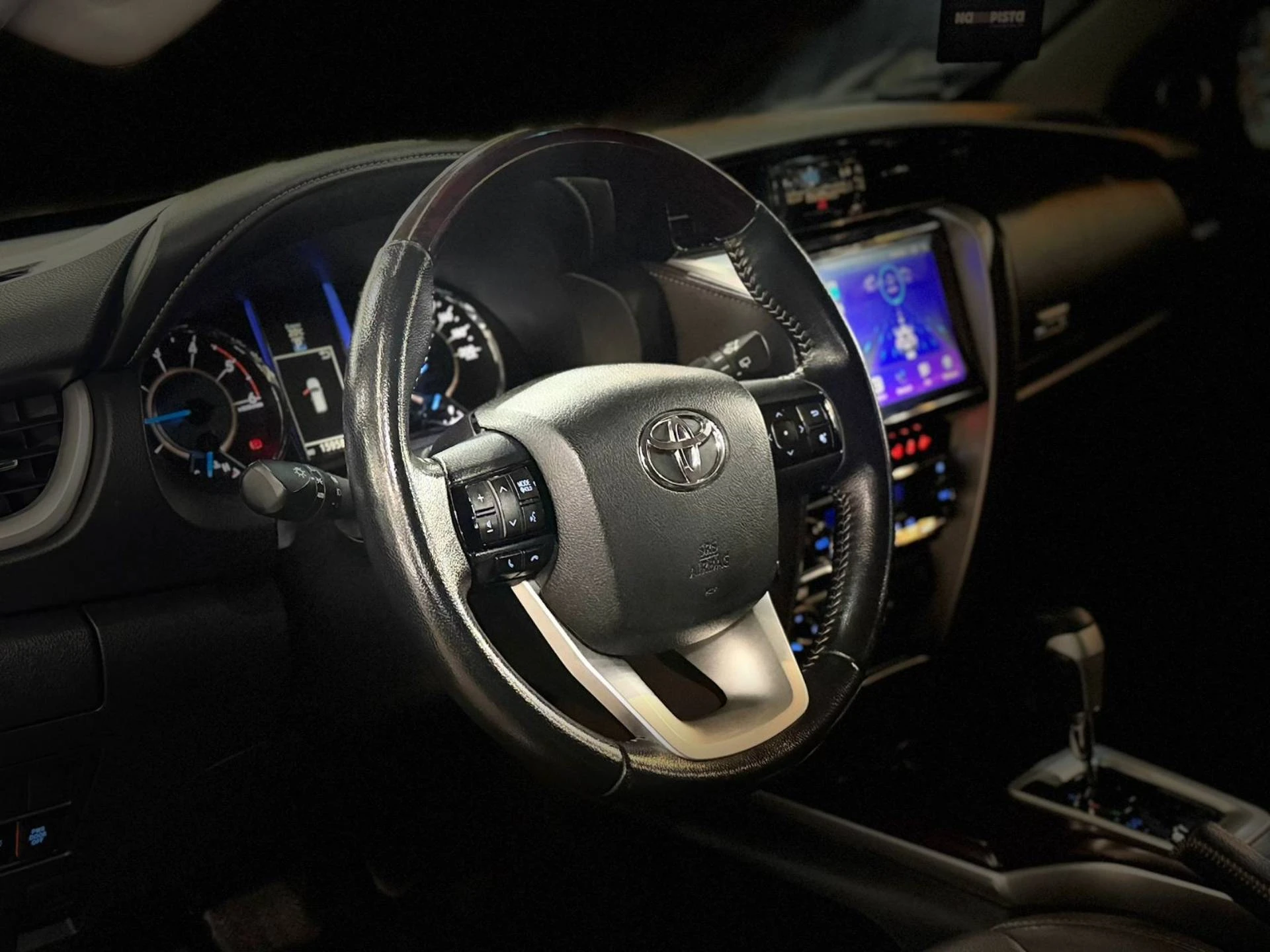 TOYOTA HILUX SW4