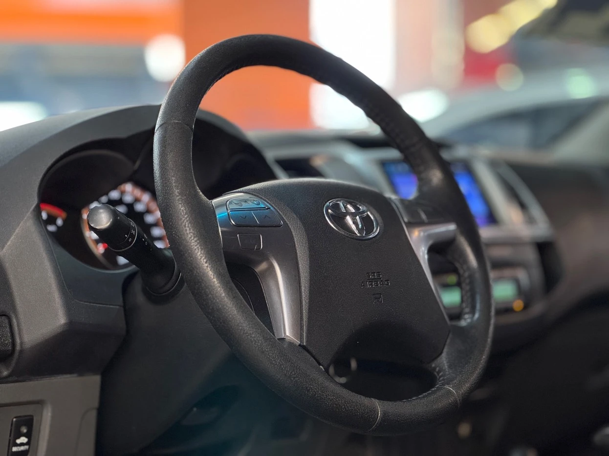 TOYOTA HILUX